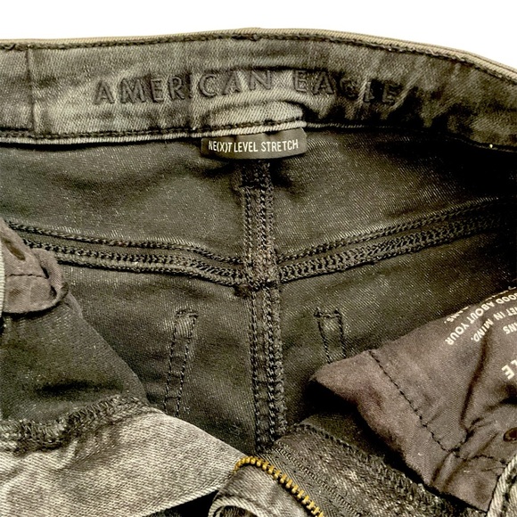 The BEST American Eagle Flare Jeans. Size 2 - Picture 8 of 9